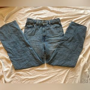 Woman’s levis jeans